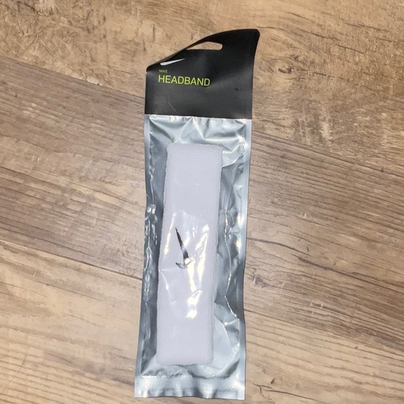 Nike: Swoosh Headband - Picture 2 of 4